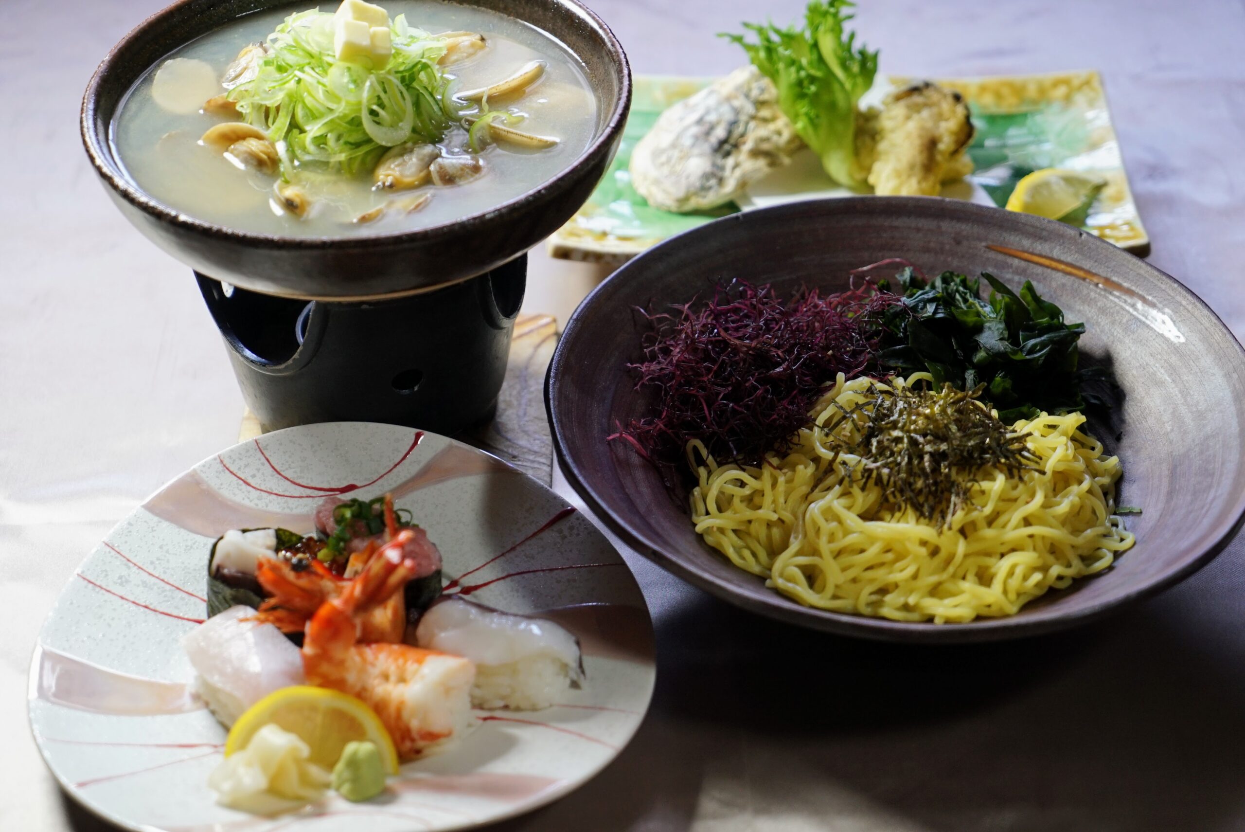 あさりとわかめ　たっぷり！つけ麺定食　お寿司付き